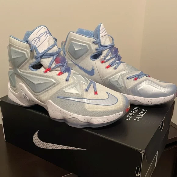 Nike Lebron XIII XMAS men’s size 10 1/2